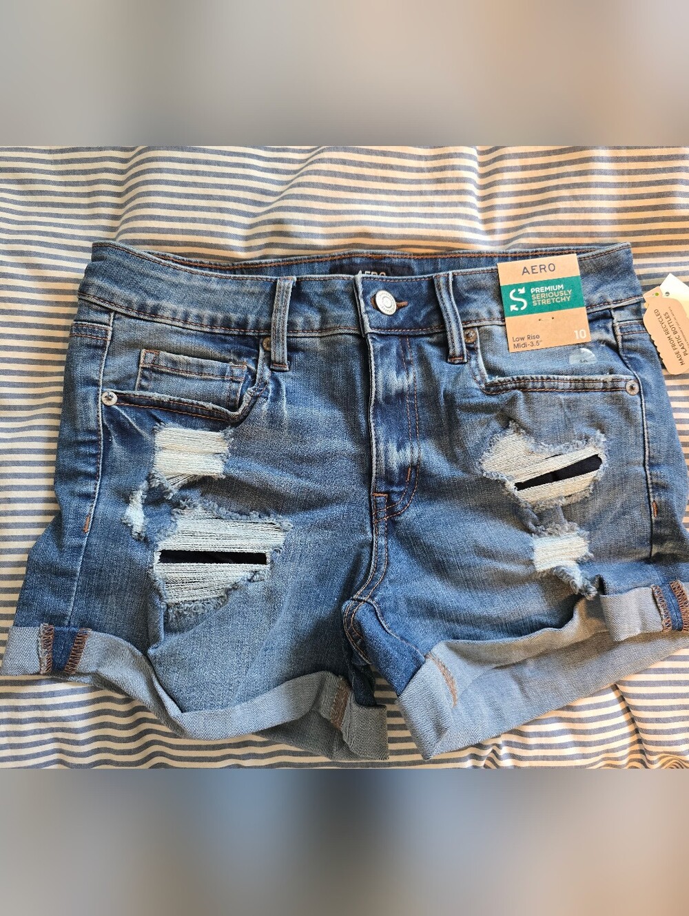 NWT Aeropostale Mid-Rise Women's Distressed Denim Jean Shorts - 10